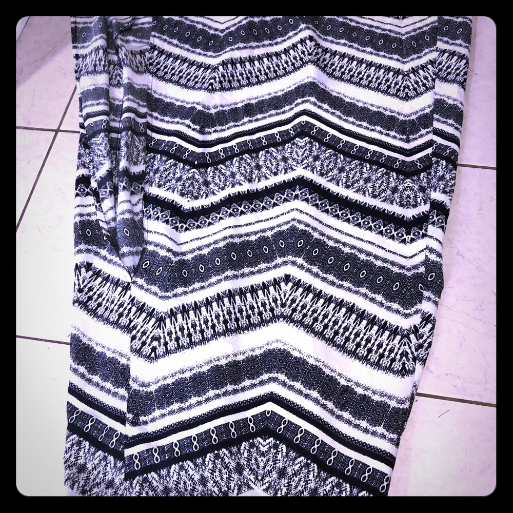 Black and white maxi dress with a slit up leg